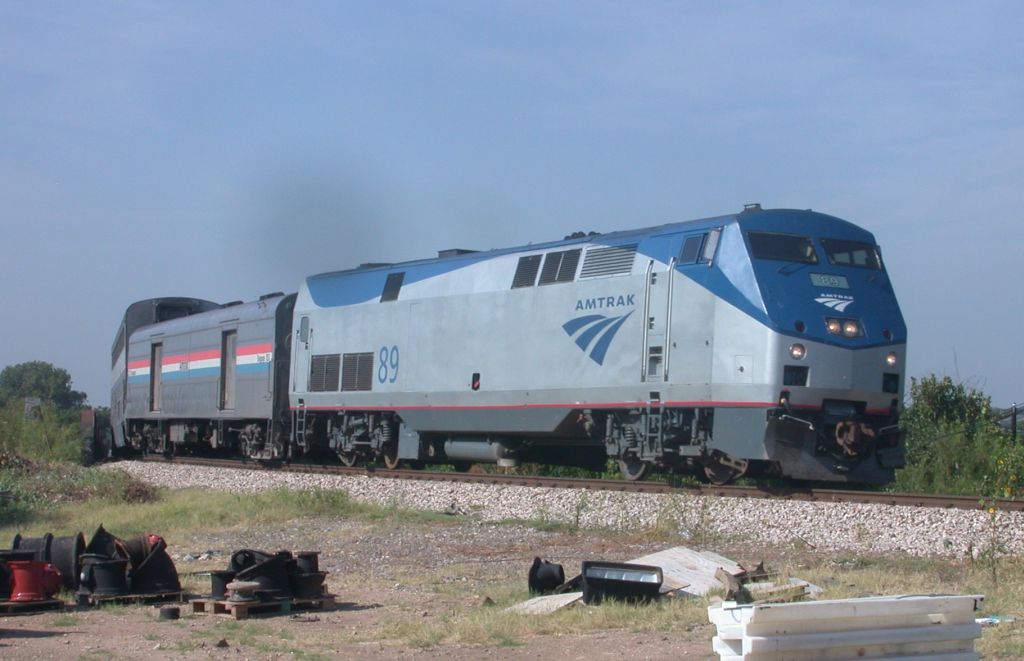 AMTK 89  30Aug2004  NB Train 22 (Texas Eagle) coming off the Town Lake Bridge  